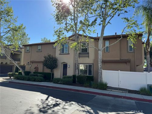 27886 John F Kennedy Dr, Moreno Valley, CA, 92555-5862 | Card Image