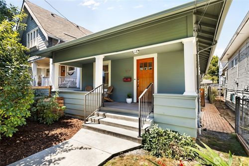 807 27th Ave, Seattle, WA, 98122-4923 | Card Image