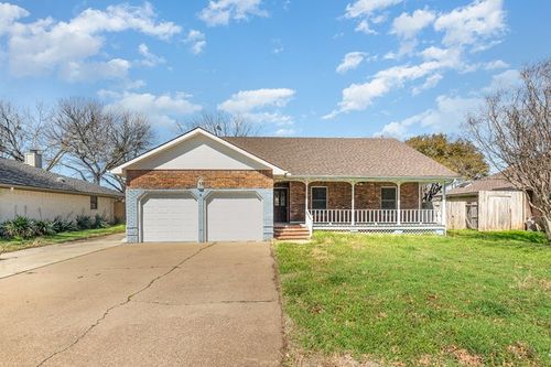 413 Oakwood Cir, Shady Shores, TX, 76208-5215 | Card Image