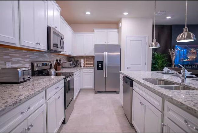 4166 Lana Ave, Townhouse with 5 bedrooms, 5 bathrooms and null parking in DAVENPORT FL | Image 4