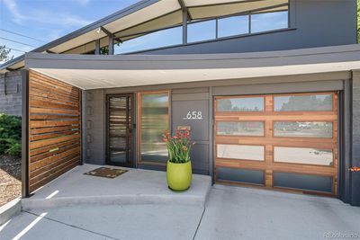 Beautiful entry with custom doors | Image 3