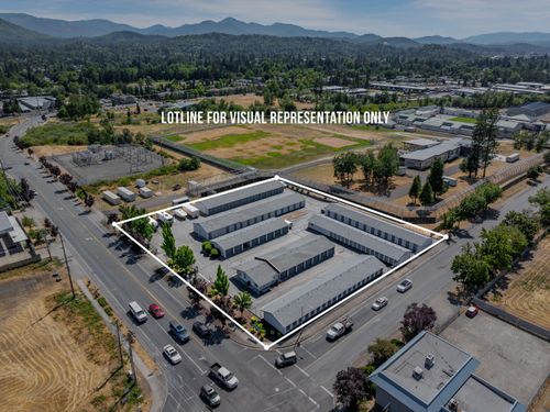 578 Ne Agness Ave, Grants Pass, OR, 97526-3910 | Card Image