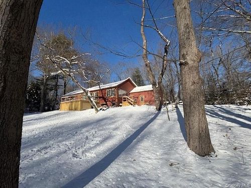 21 Hopp Ground Ln, Bedford, NY, 10506-1524 | Card Image