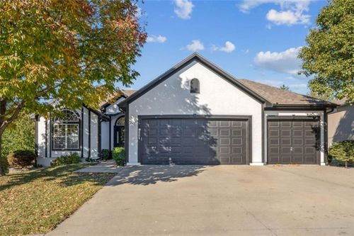 2301 Ne Colonnade Ave, Blue Springs, MO, 64029-7705 | Card Image