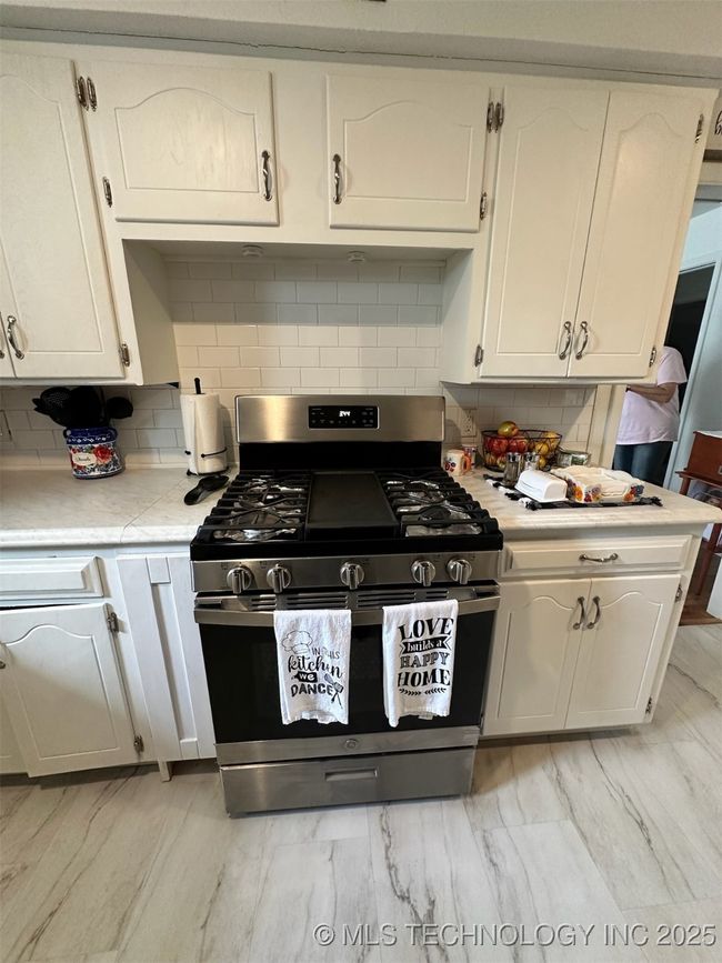 611 E Highway 1, House other with 3 bedrooms, 2 bathrooms and null parking in Allen OK | Image 9
