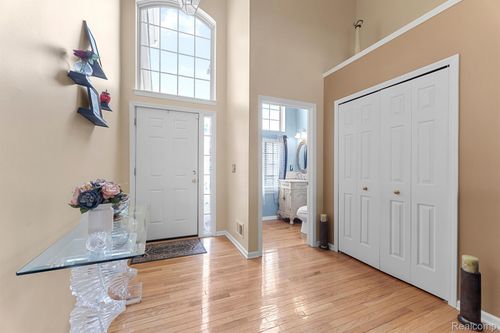 23747 Mccort Dr, Flat Rock, MI, 48134-9093 | Card Image