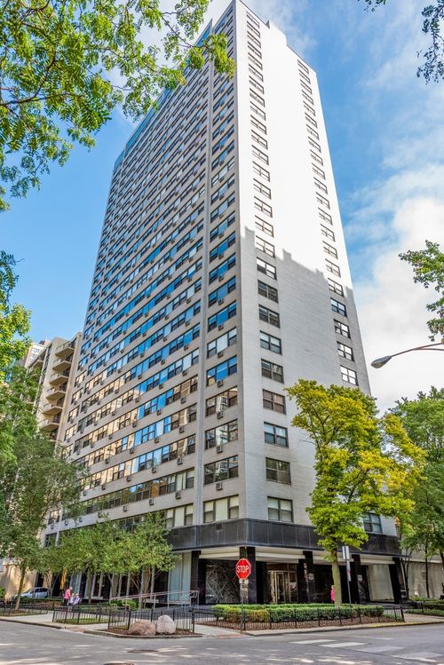 1006-1445 N State Pkwy, Chicago, IL, 60610-1588 | Card Image