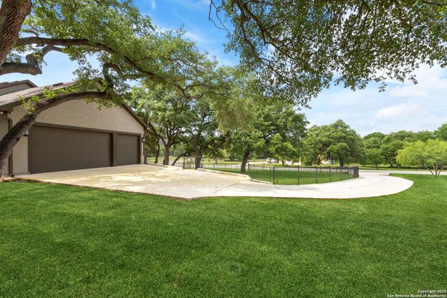 663 Private Road 1712, House other with 3 bedrooms, 3 bathrooms and null parking in Mico TX | Image 9