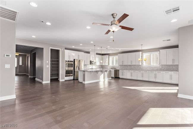 8797 Pinley Spring St, House other with 5 bedrooms, 4 bathrooms and null parking in Las Vegas NV | Image 7