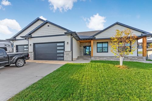 1625 W Burton Dr, Brandon, SD, 57005-3054 | Card Image