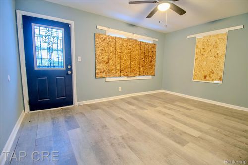 19110 Kingsville St, Detroit, MI, 48225-2142 | Card Image