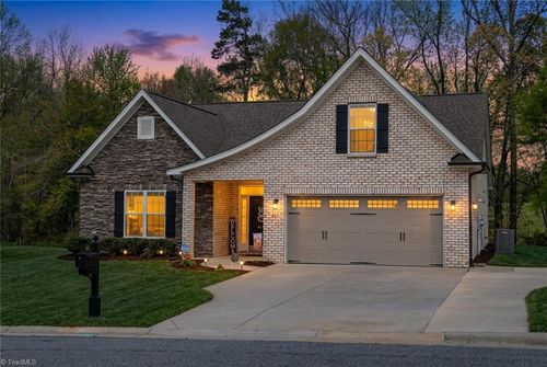 411 Freemont Dr, Thomasville, NC, 27360-6464 | Card Image