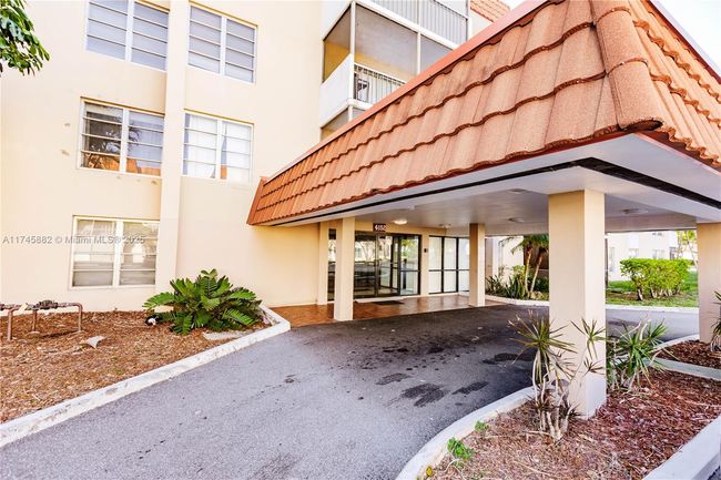 APT-103 - 4152 Inverrary Dr, Condo with 2 bedrooms, 2 bathrooms and null parking in Lauderhill FL | Image 17
