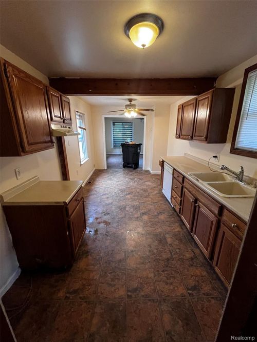 1909 S Christine, Westland, MI, 48186-4400 | Card Image