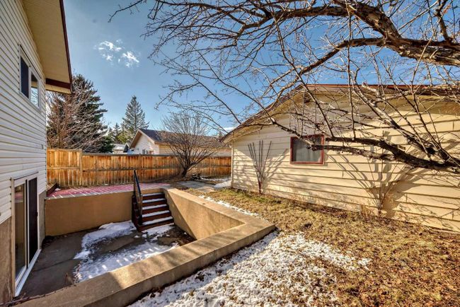 3224 108 Avenue Sw, Home with 3 bedrooms, 3 bathrooms and 2 parking in Calgary AB | Image 46