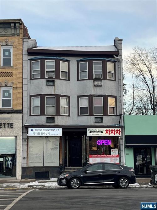 324 Broad Ave, Palisades Park, NJ, 07650-2622 | Card Image