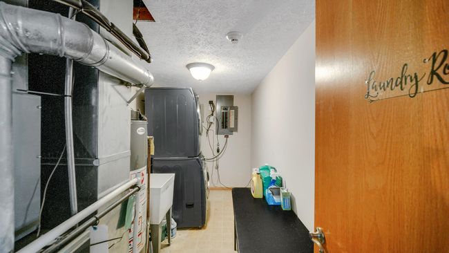 laundry rm w/ sink and gas or electric | Image 21
