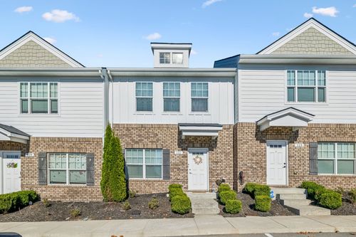 111 Dry Creek Commons Dr, Goodlettsville, TN, 37072-2242 | Card Image