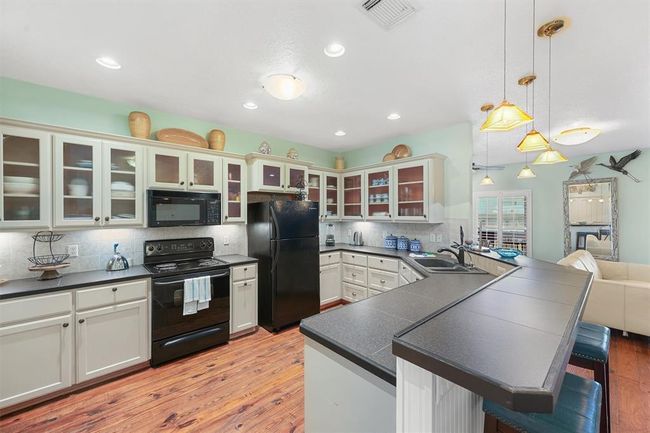 13027 Buccaneer Pkwy, House other with 3 bedrooms, 3 bathrooms and null parking in Freeport TX | Image 6