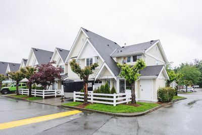 31 - 23575 119 Ave, Townhouse with 4 bedrooms, 1 bathrooms and 2 parking in Maple Ridge BC | Image 1