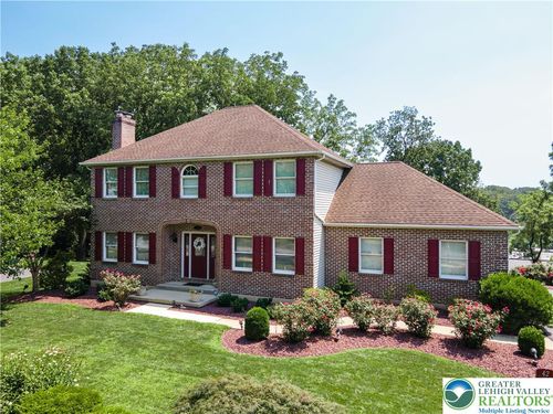 42 Clairmont Ave, Palmer Twp, PA, 18045-3142 | Card Image