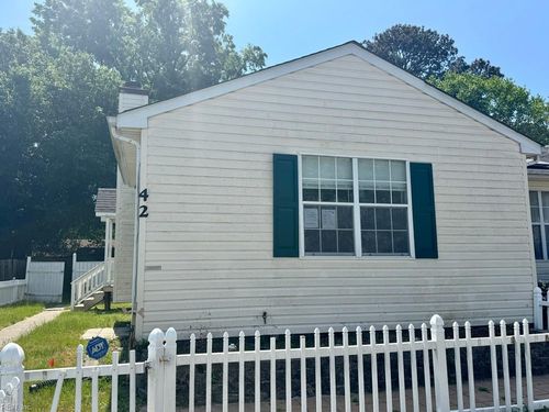 42 Cooper Dr, Portsmouth, VA, 23702-2267 | Card Image
