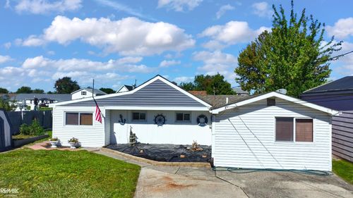 7248 Aqua Isle Dr, Clay, MI, 48001-4200 | Card Image