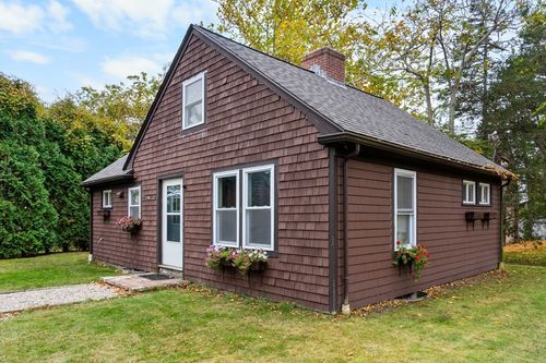 4 Captains Ln, Mattapoisett, MA, 02739 | Card Image