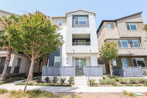 919 E 2nd St, Santa Ana, CA, 92701-4932 | Card Image