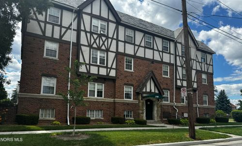 2105 Warren Street, Toledo, OH, 43620 | Card Image