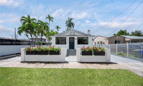2228 Sw 2nd St, Miami, FL, 33135-1517 | Card Image