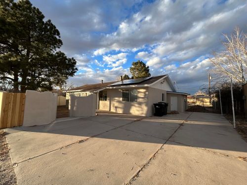 143 Pueblo Luna Dr, Albuquerque, NM, 87107-6727 | Card Image