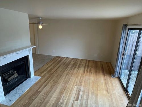 8487 Pepper Ridge Dr, Grand Blanc, MI, 48439-1963 | Card Image