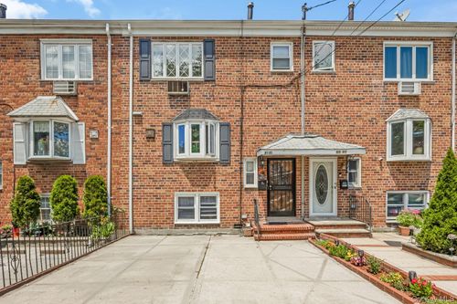 69-35 61st Rd, Middle Village, NY, 11379-1117 | Card Image