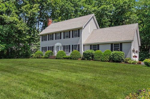 33 Colleen Dr, Salem, NH, 03079-1868 | Card Image