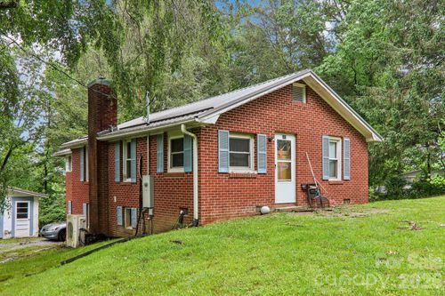 677 Mount Olivet Rd, Zirconia, NC, 28790-6781 | Card Image