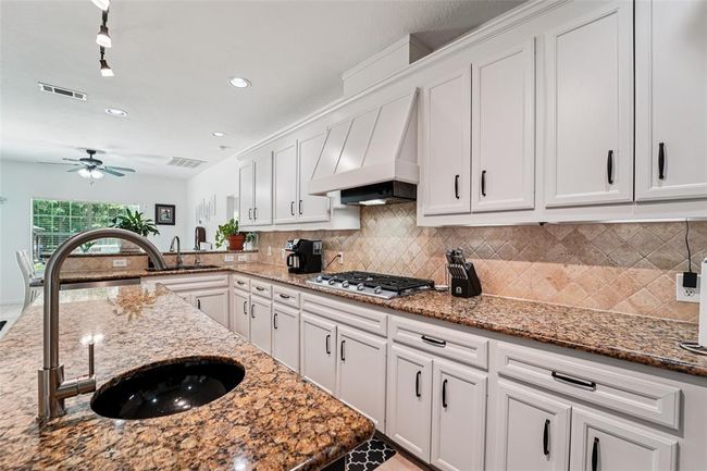 21885 Lost Mdw, House other with 4 bedrooms, 4 bathrooms and 7 parking in New Caney TX | Image 13