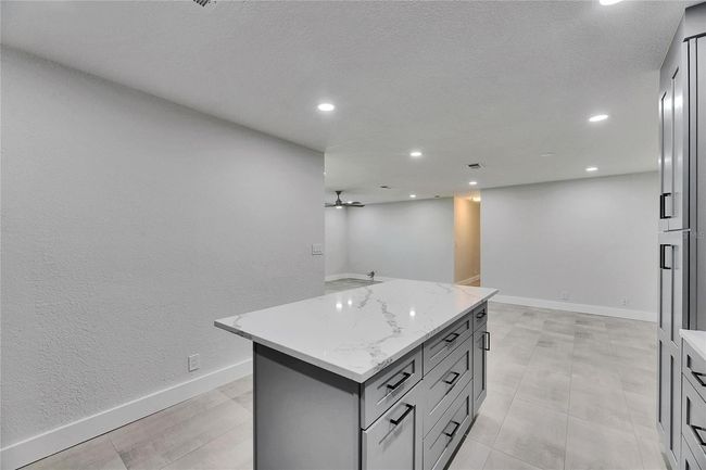 APT-1 - 1025 Apollo Beach Blvd, Condo with 3 bedrooms, 2 bathrooms and null parking in APOLLO BEACH FL | Image 11