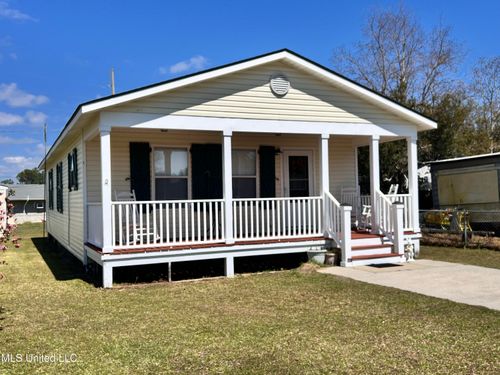 605 Victoria Street, Waveland, MS, 39576 | Card Image