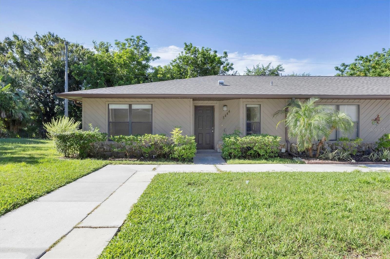 11th Street Cir, Bradenton, FL 34203