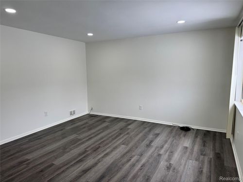 17459 Roseville Blvd, Roseville, MI, 48066-2865 | Card Image