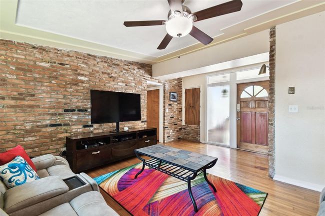 422 Dunedin Cir, House other with 4 bedrooms, 2 bathrooms and null parking in TEMPLE TERRACE FL | Image 5
