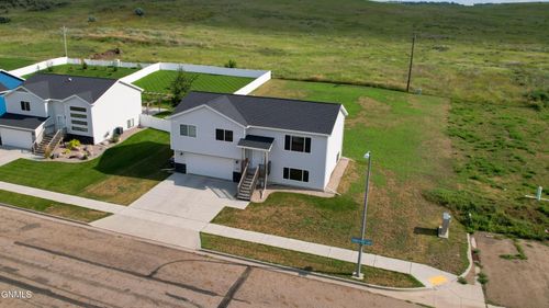 603 Cobblestone Loop Sw, Mandan, ND, 58554-8541 | Card Image