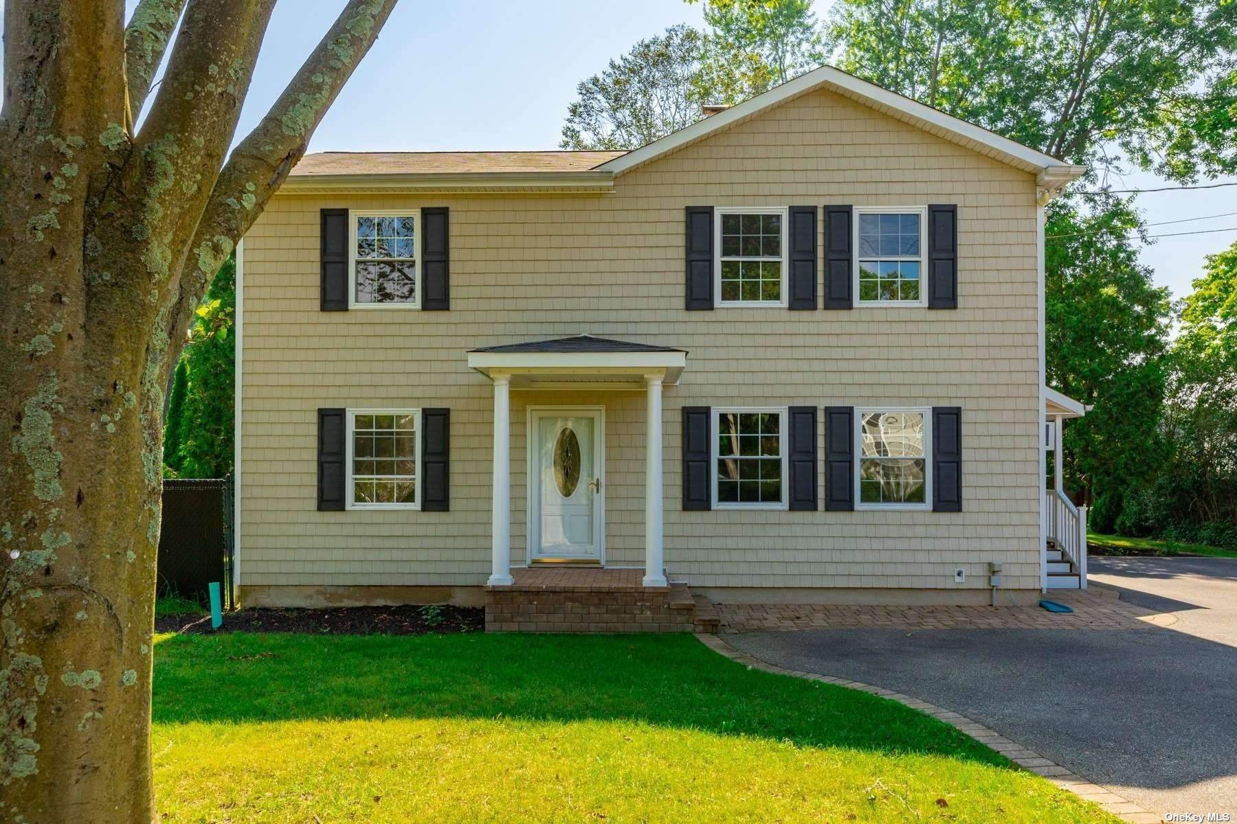 Lake Ave, Nesconset, NY 11767
