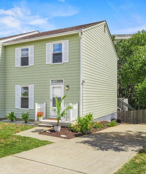 3203 Aqueduct Dr, Lexington, KY, 40517-3903 | Card Image