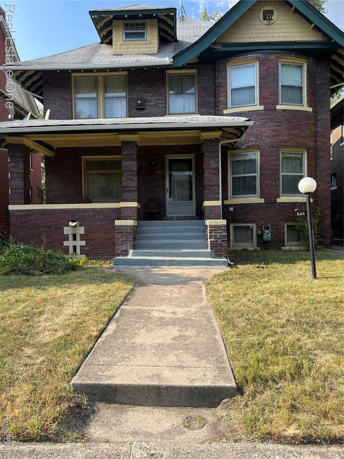 686 Atkinson St, Detroit, MI, 48202-1518 | Card Image
