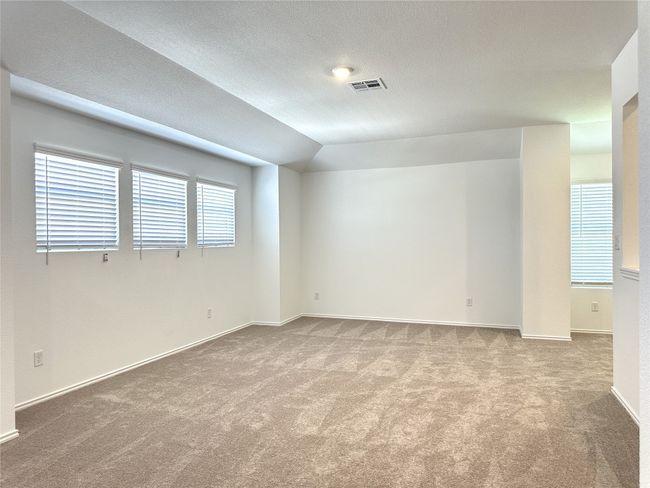 Upstairs living area right side | Image 18
