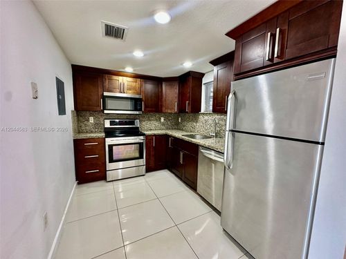 3d-411 Sw 37th Ave, Miami, FL, 33135-2568 | Card Image
