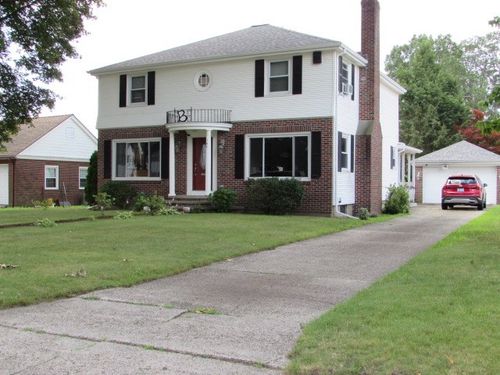 147 Glen Rd, Woonsocket, RI, 02895-1931 | Card Image