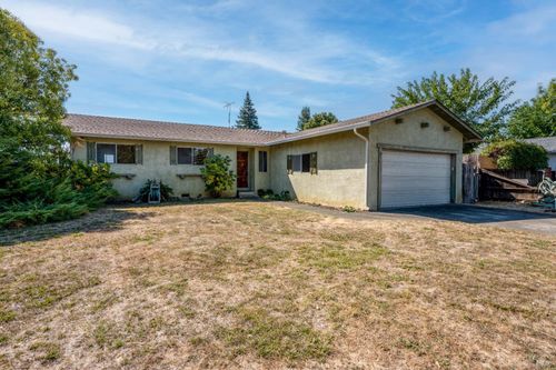 835 Yaqui Dr, Ukiah, CA, 95482-5142 | Card Image